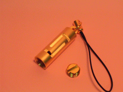 ジオメトリーデザインのゴールドアロマ携帯ストラップ